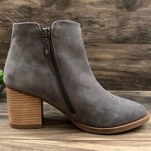 NIB Blondo Nina Waterproof Suede Ankle Bootie - Picture 6 of 12